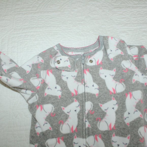 5/$20 Baby girl fleece sleeper with cats 9 months - Picture 6 of 13